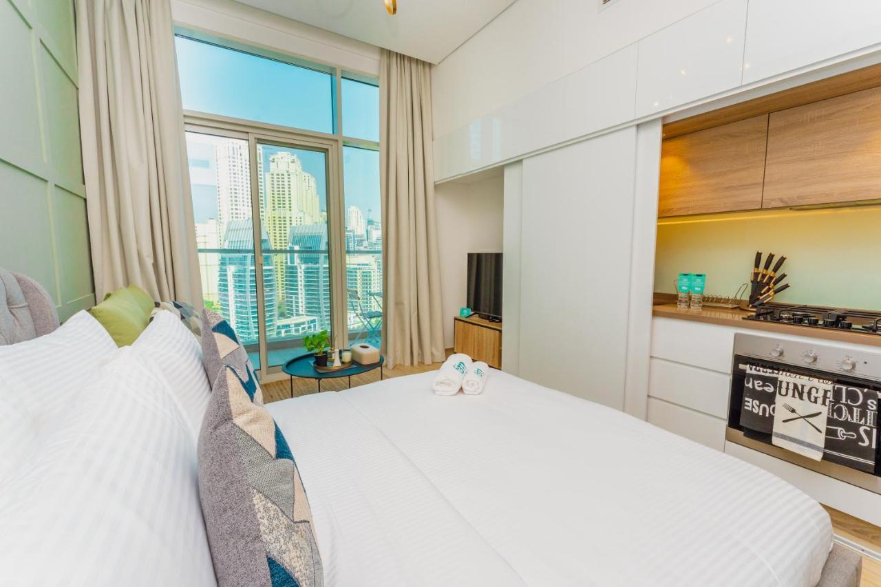 Fam Living - Marina Marvel - Studio Apartment With Breathtaking Views In Studio One Tower Dubai Exterior foto