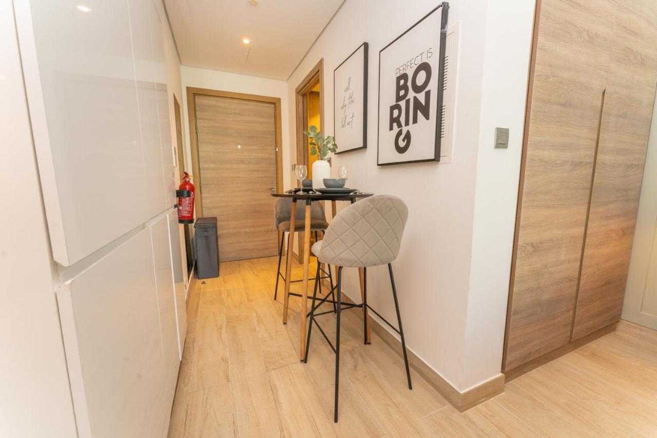 Fam Living - Marina Marvel - Studio Apartment With Breathtaking Views In Studio One Tower Dubai Exterior foto